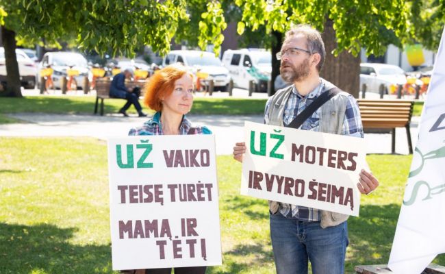 В Литве гомофобы устроили протест против закона о равных партнерствах